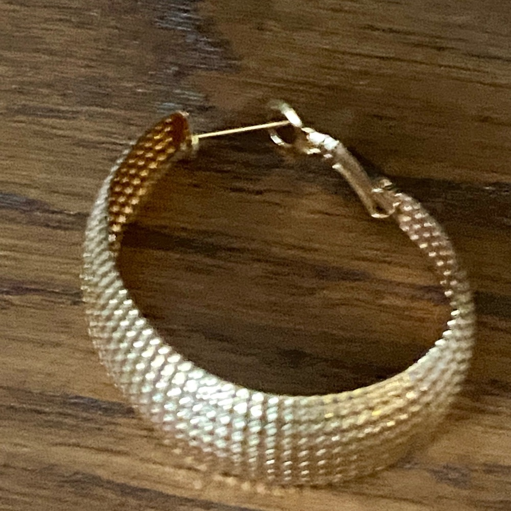 4 Gold tone pendant (MOM, ❤️, key, ❤️locket) necklaces. Bracelets & Earrings - Picture 7 of 13